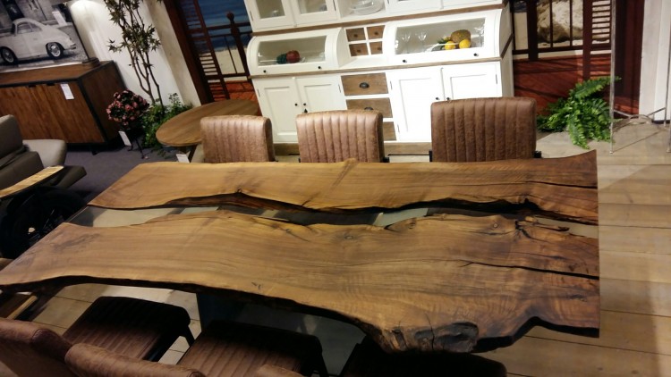UnikatTisch Nuss mit Epoxydharz 240 100