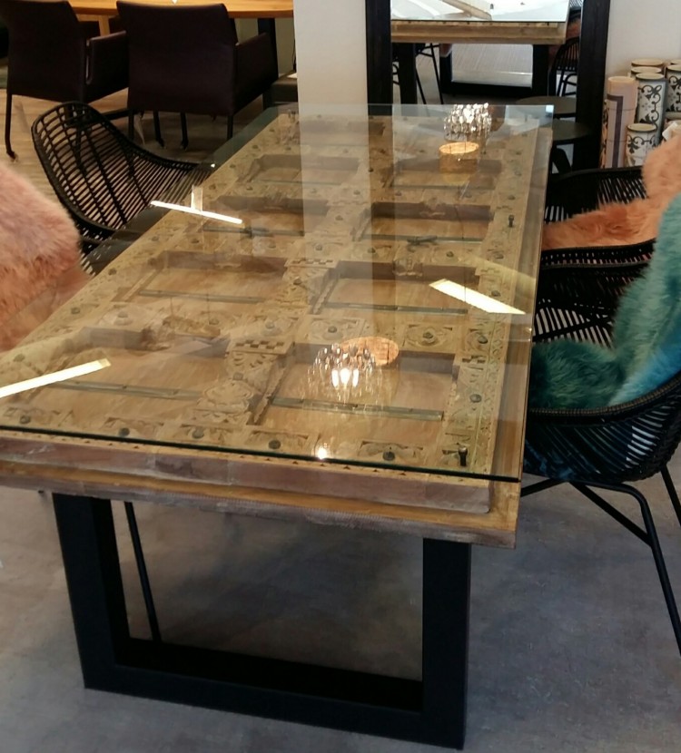 Unikat Tisch geschnitzt mit Glas web